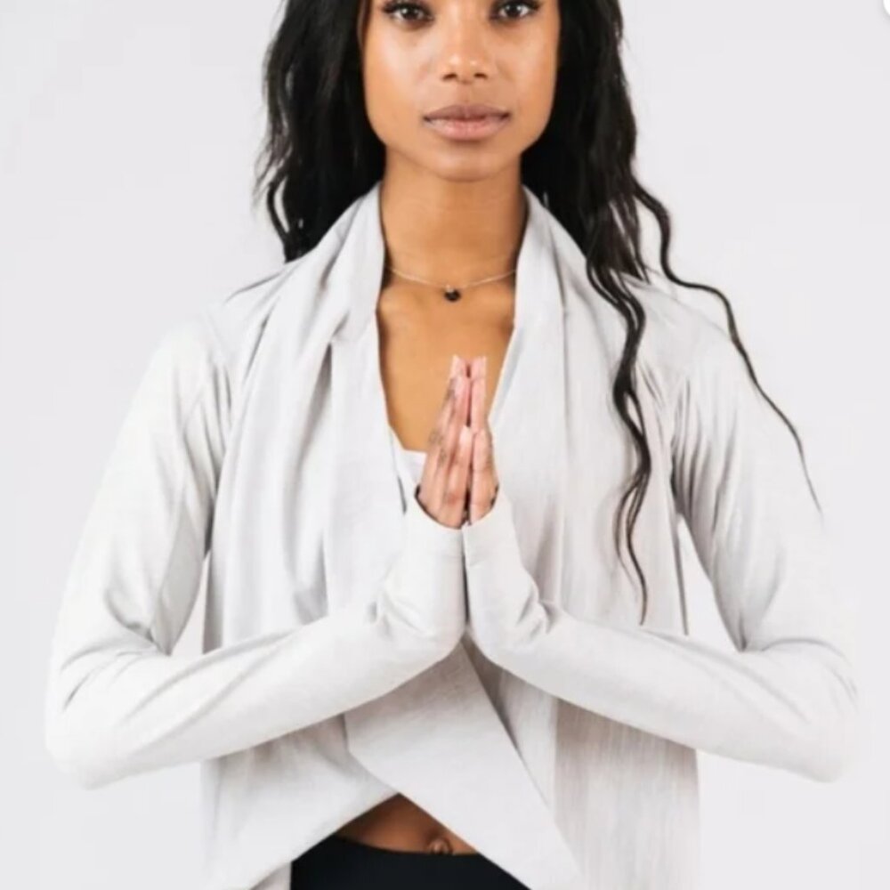 ZYIA ACTIVE Gray Yoga Shawl